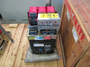 BREAKER, CIRCUIT TYPE, K600S KIND, 250-600 AMP RATING, 3 POLE. WITH SOLID STATE TRIP DEVICE SS4, LT/ST, PART NUMBER 609902T501. . COMPLETE PART NUMBER C1525-7773-142-97(00)(01)(18)(40) . PART # C1525-7773-142-97 (W-44) LOADING & HANDLING FEE $15-